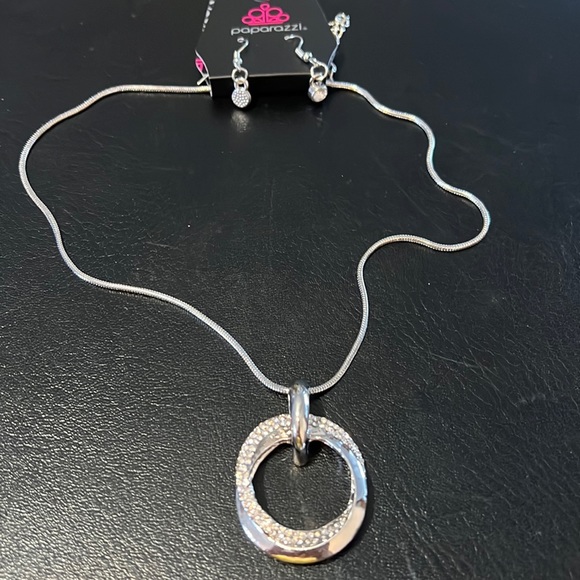 Short silver necklace with sphere silver and rhinestone pendant